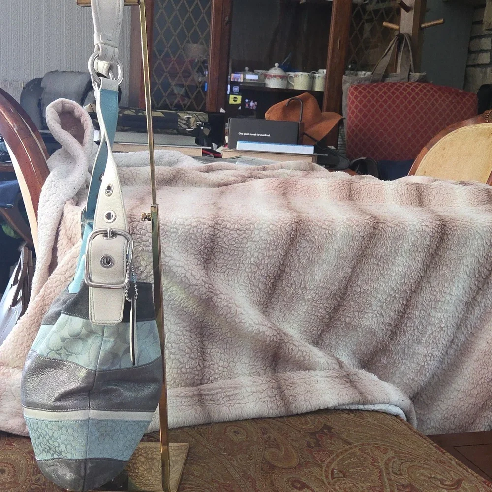 Coach Wave Patchwork Rare Shoulderbag F10653 2006 $350 Estimated Retail GUC - Picture 5 of 16